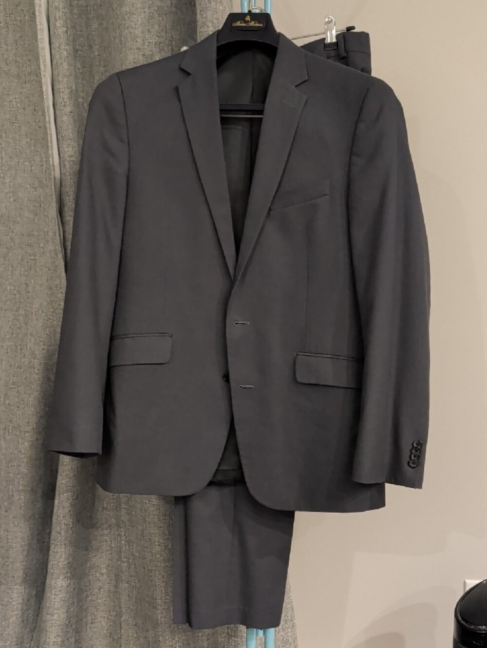 Kenneth Cole Reaction | Men's Dark Gray Two-Button Suit - 40R